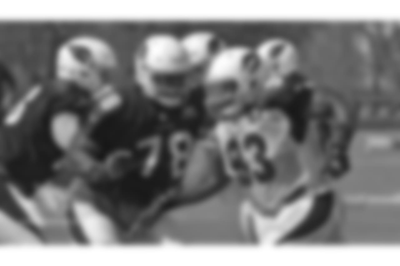 T Vinston Painter vs DE Arthur Moats