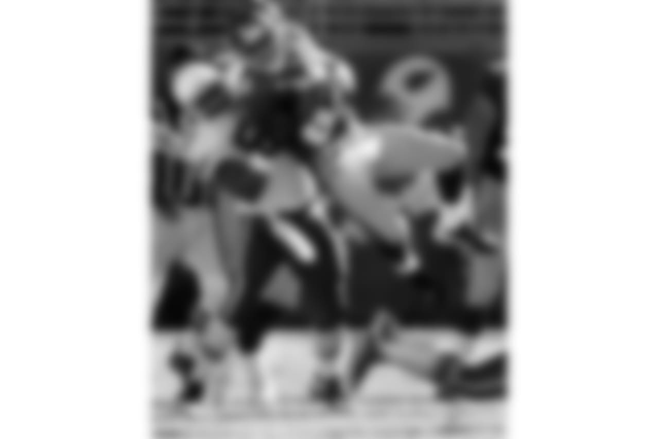 Giants RB Tiki Barber is grabbed by Ronald McKinnon in 2002