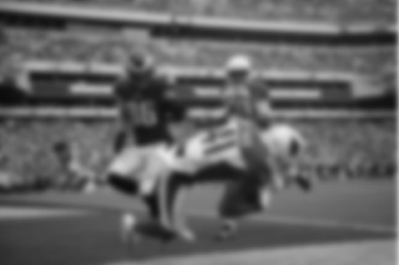 S Antoine Bethea picks off a pass against the Eagles