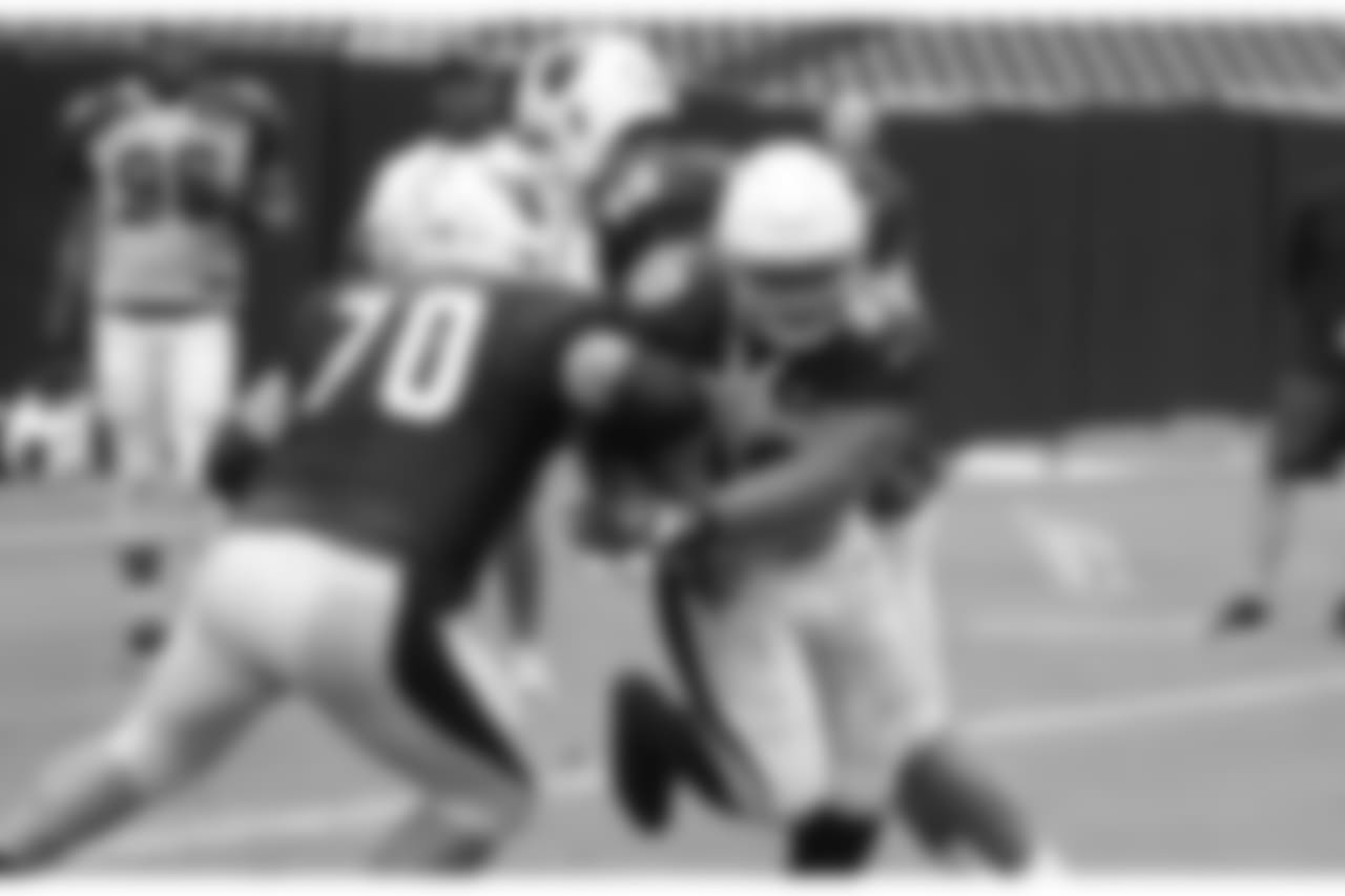 DT Robert Nkemdiche gets past G Evan Boehm