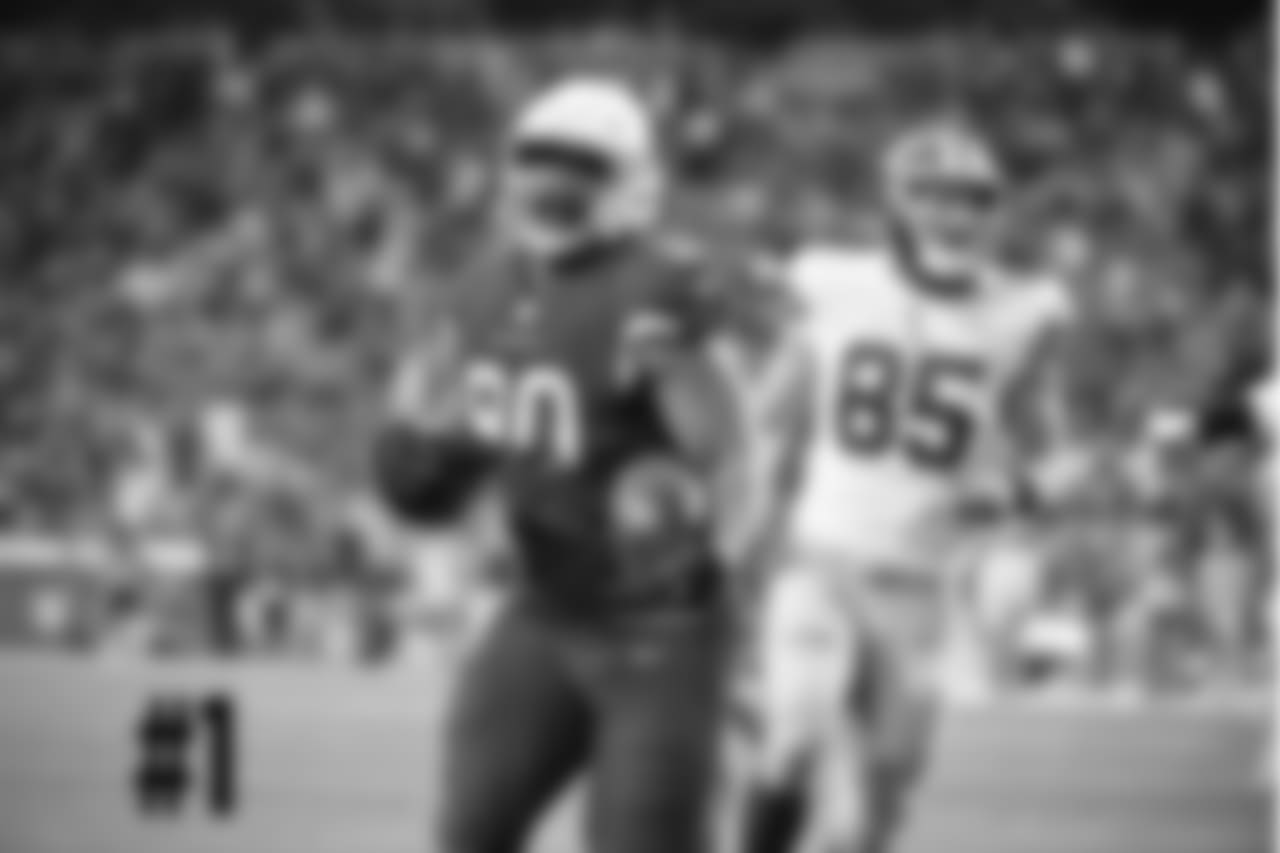 DL Robert Nkemdiche returns a fumble for a touchdown