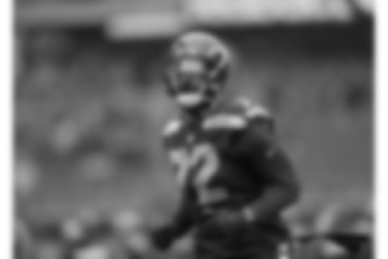 DE Michael Bennett