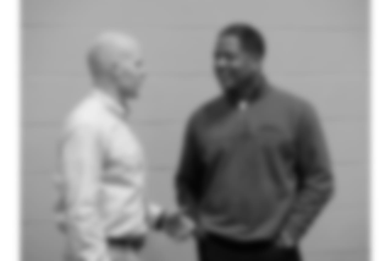 Cardinals coach Steve Wilks (right) with Bills coach Sean McDermott