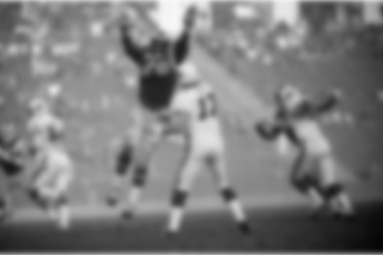 1975: Rams DT Cody Jones gets in a passing lane