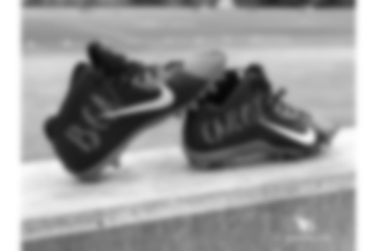 WR Larry Fitzgerald's cleats will honor his late mother, Carol, and help raise breast cancer awareness