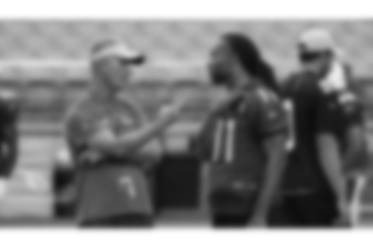 Offensive coordinator Mike McCoy and WR Larry Fitzgerald discuss things.