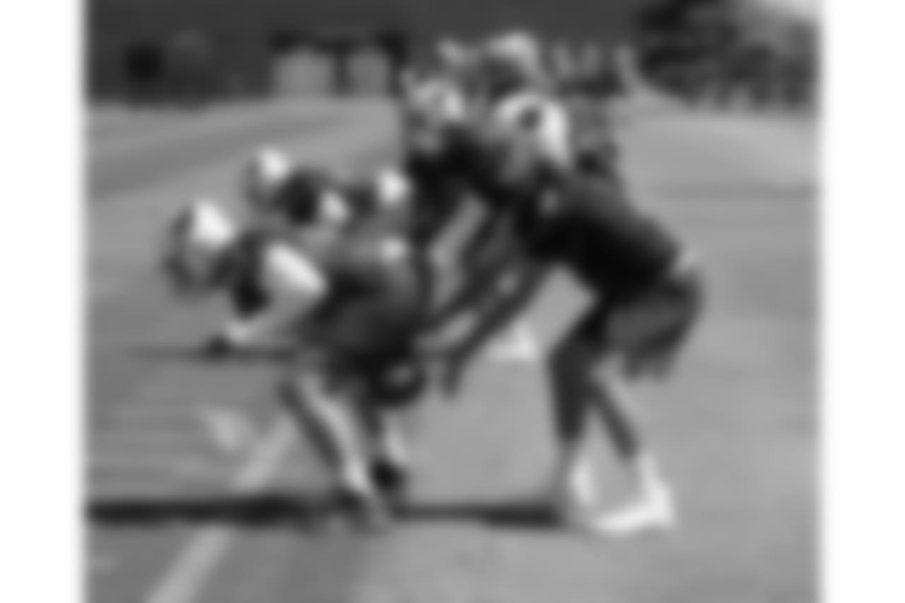 C Mason Cole snaps t QB Josh Rosen