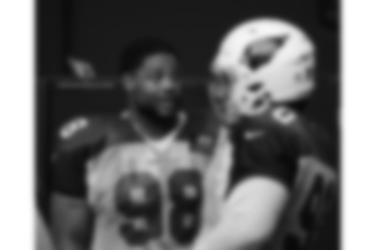 DT Corey Peters talks to DT Robert Nkemdiche
