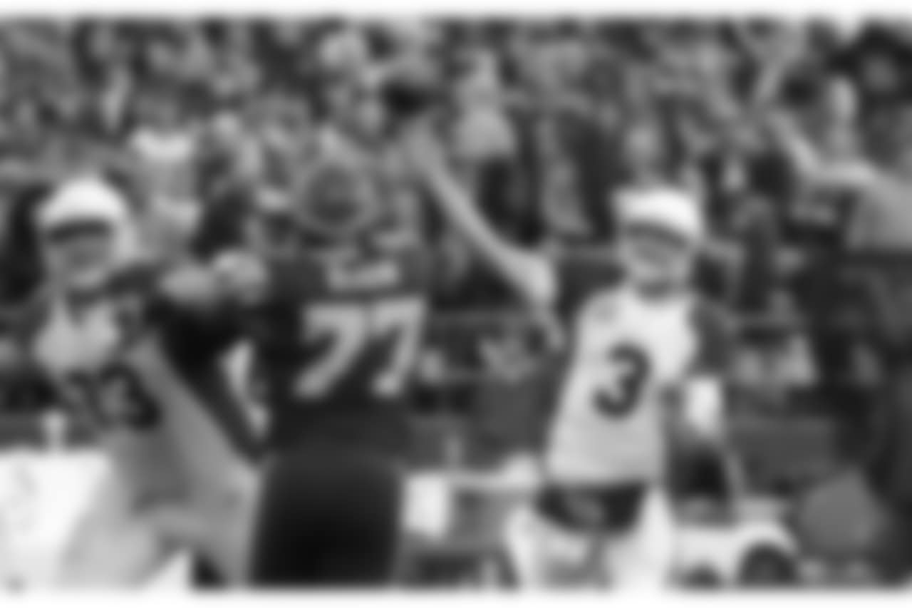 QB Carson Palmer throws down the field