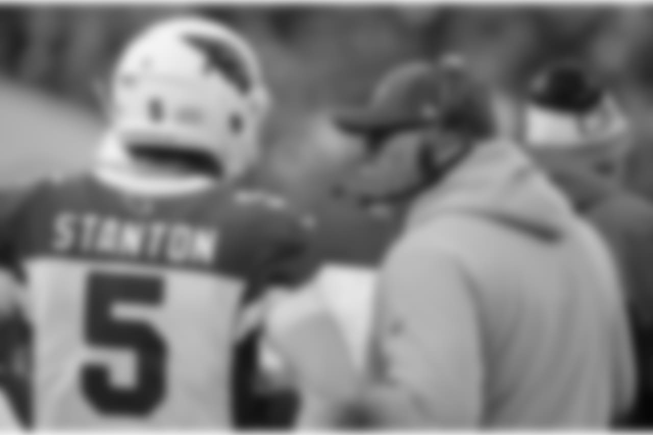 Drew Stanton and Bruce Arians discuss on the sideline