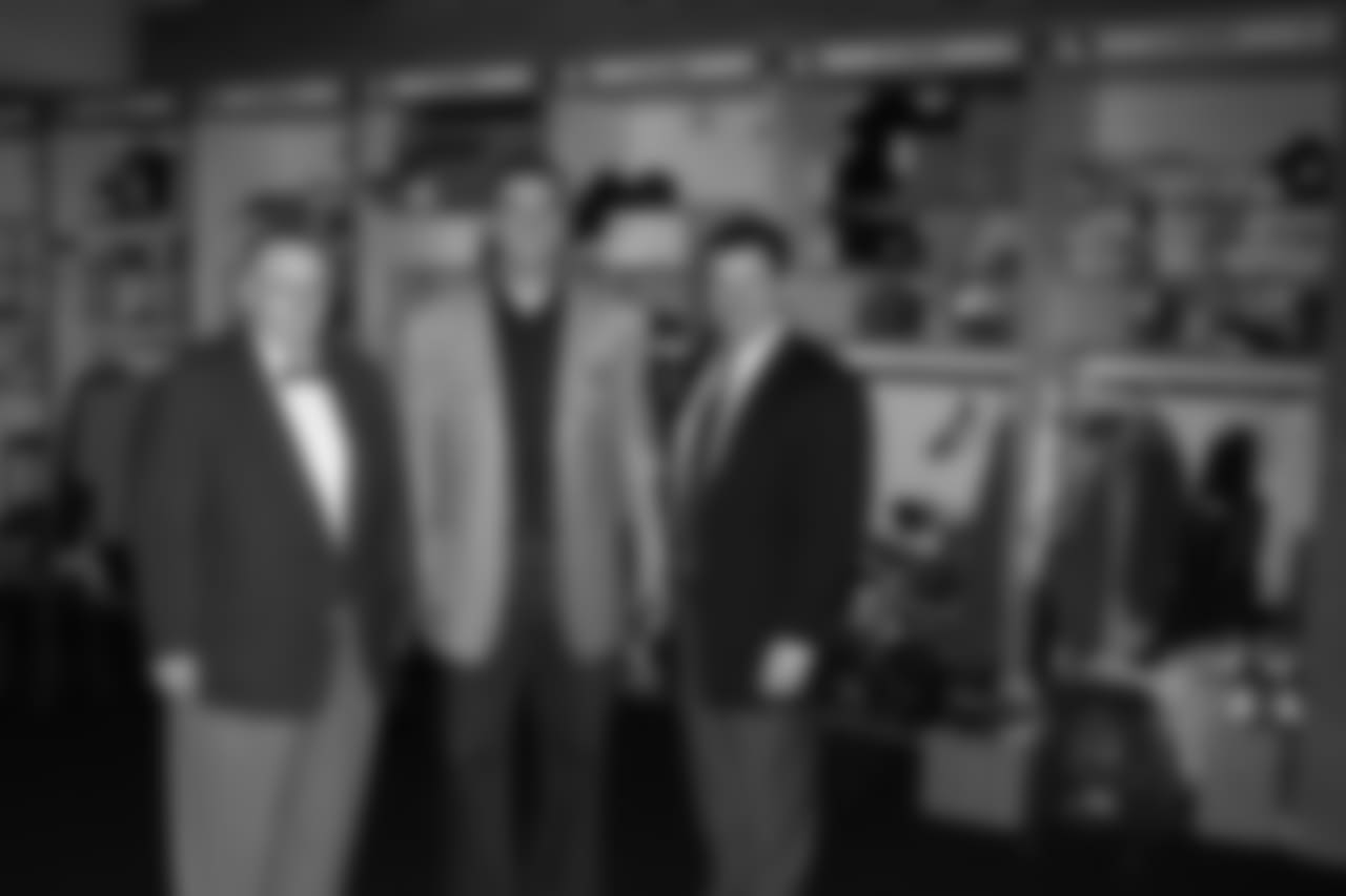 Warner with owner Bill Bidwill and president Michael Bidwill before Warner's retirement announcement
