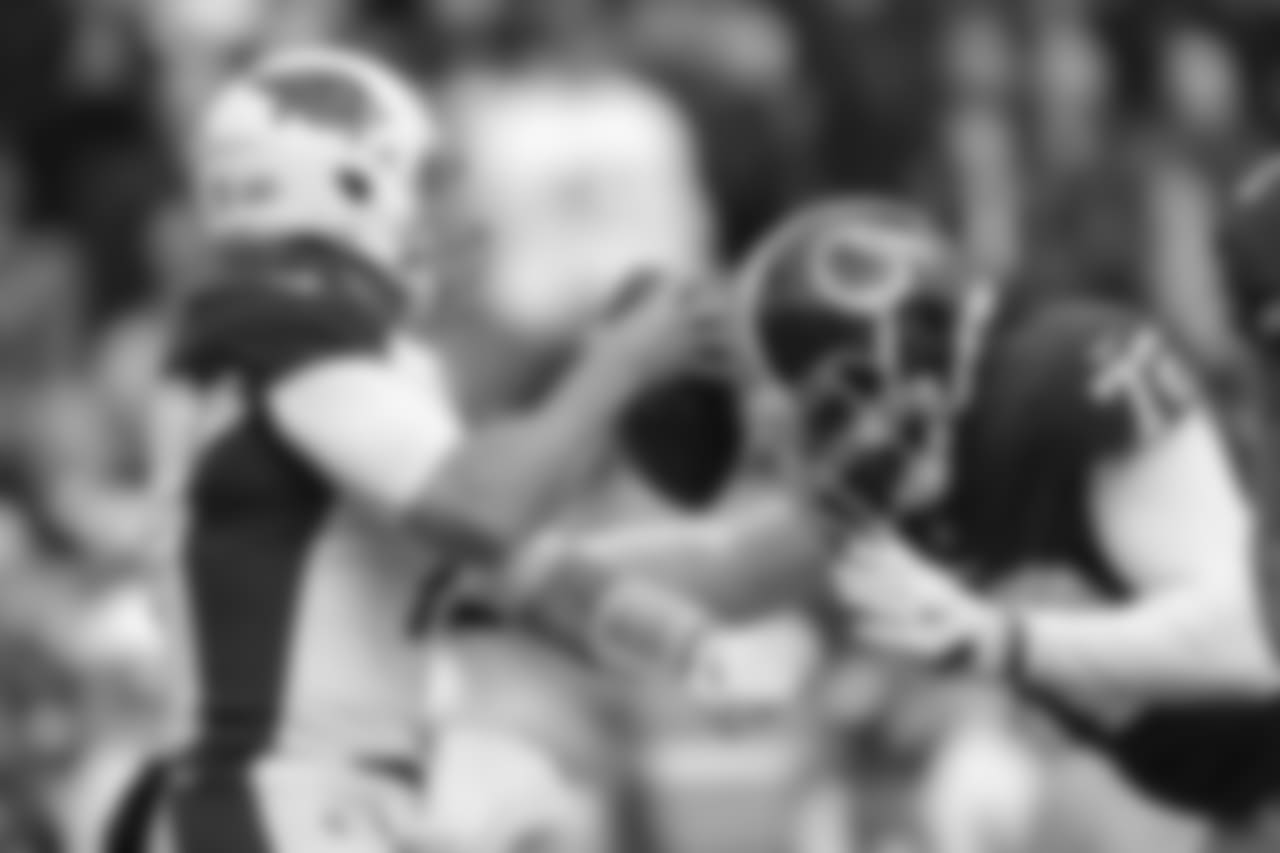 Redskins DE Anthony Lanier gets to Cardinals QB Blaine Gabbert