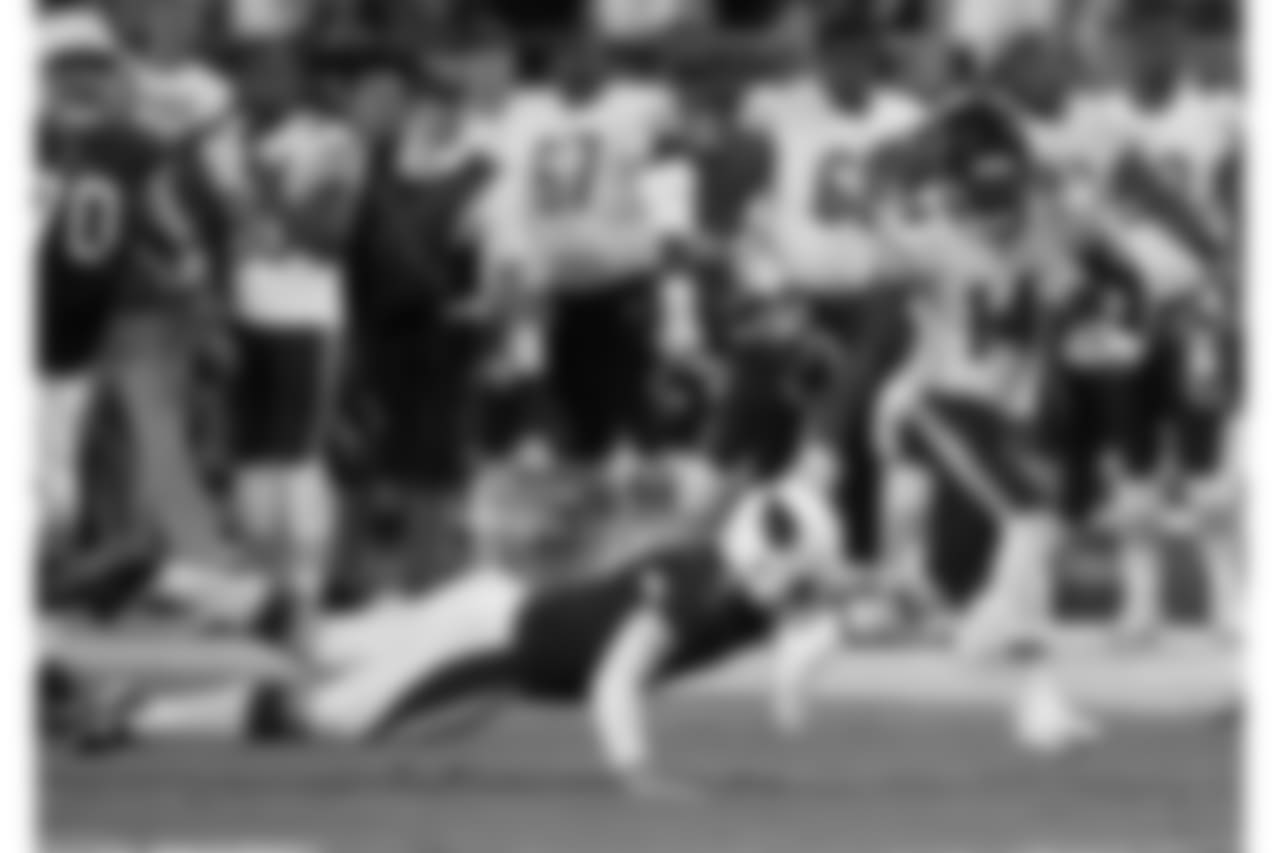 P Matt Wile tries to catch Bears WR Deonte Thompson