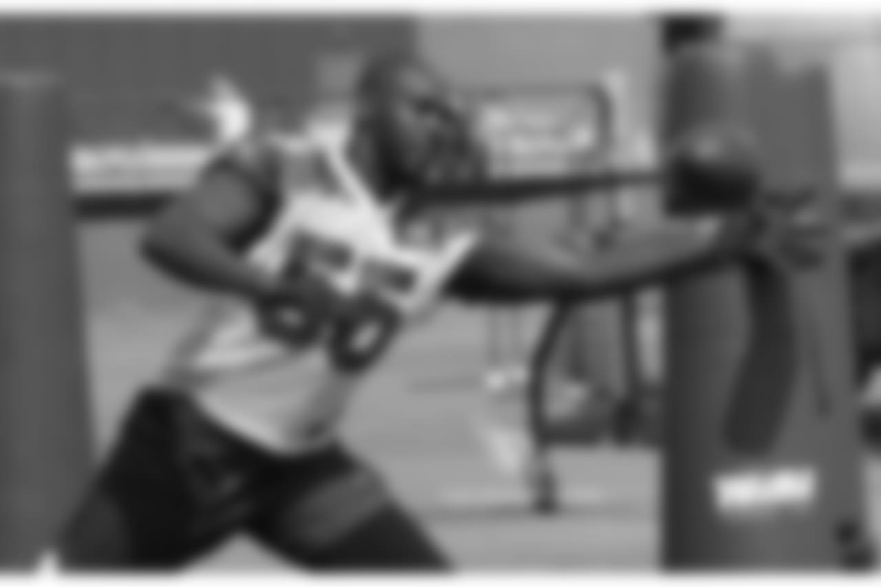 DE Chandler Jones
