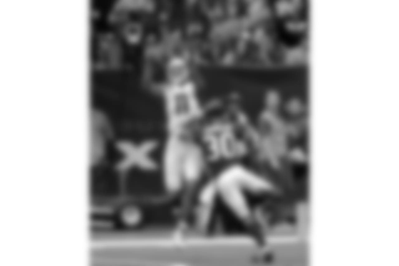 Larry Fitzgerald makes the touchdown grab