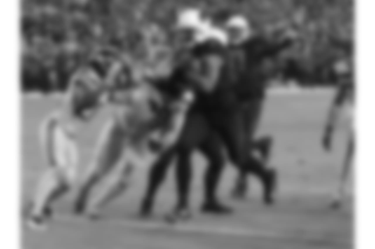 TE Jermaine Gresham scores a touchdown