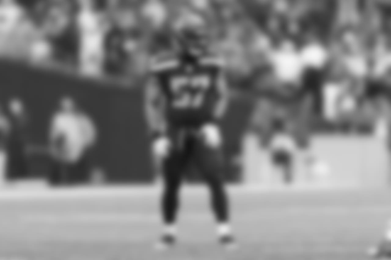 LB Michael Wilhoite