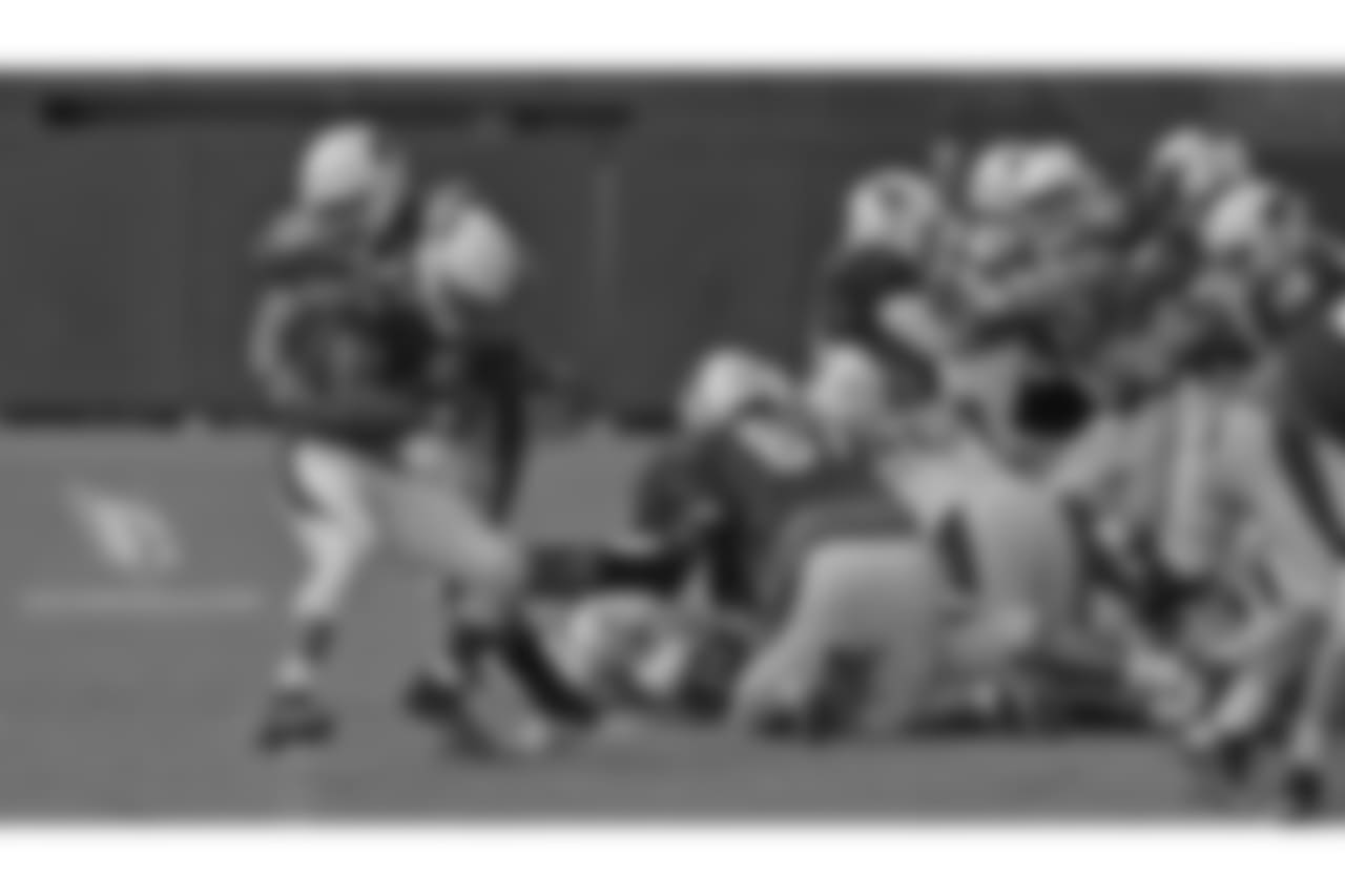 RB David Johnson is taken down behind the line of scrimmage by DT Robert Nkemdiche.