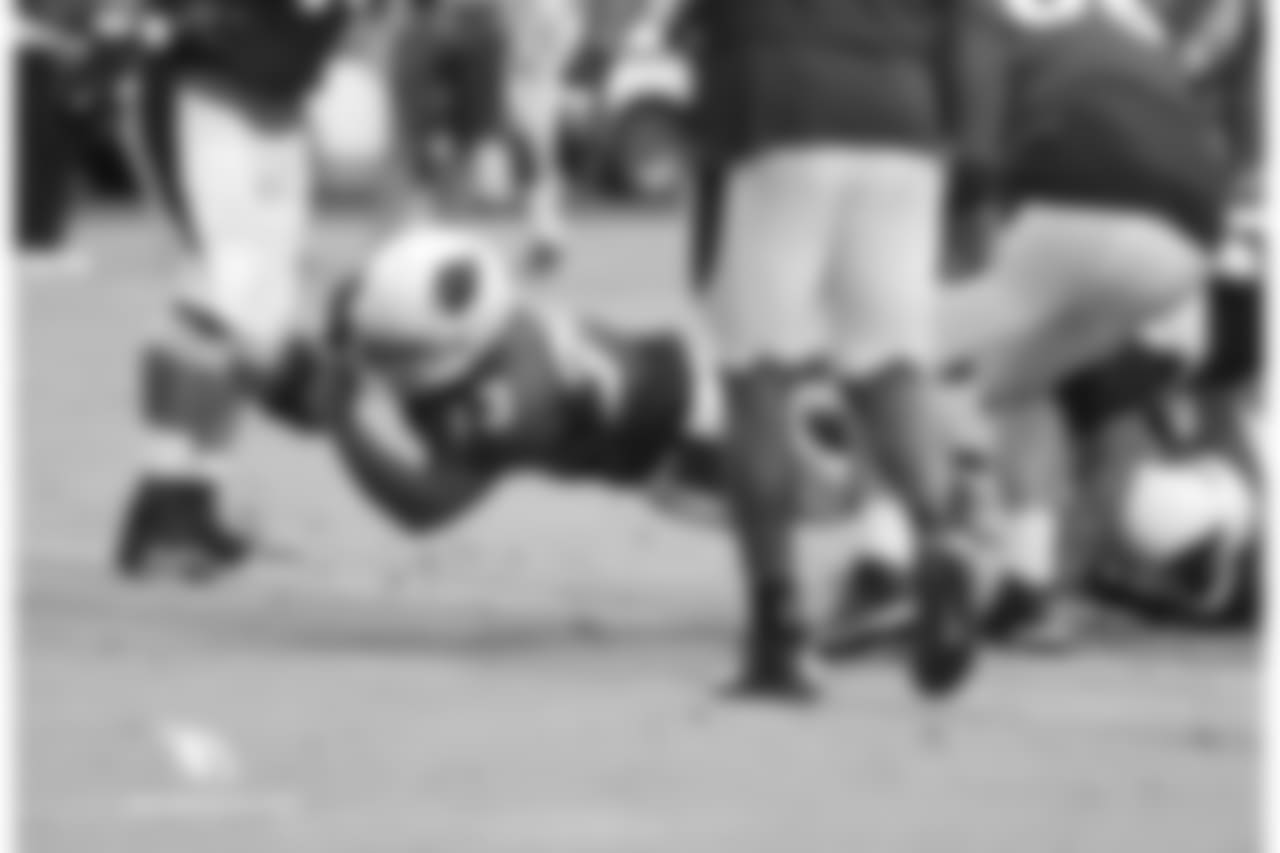 RB Kerwynn Williams dives for a touchdown