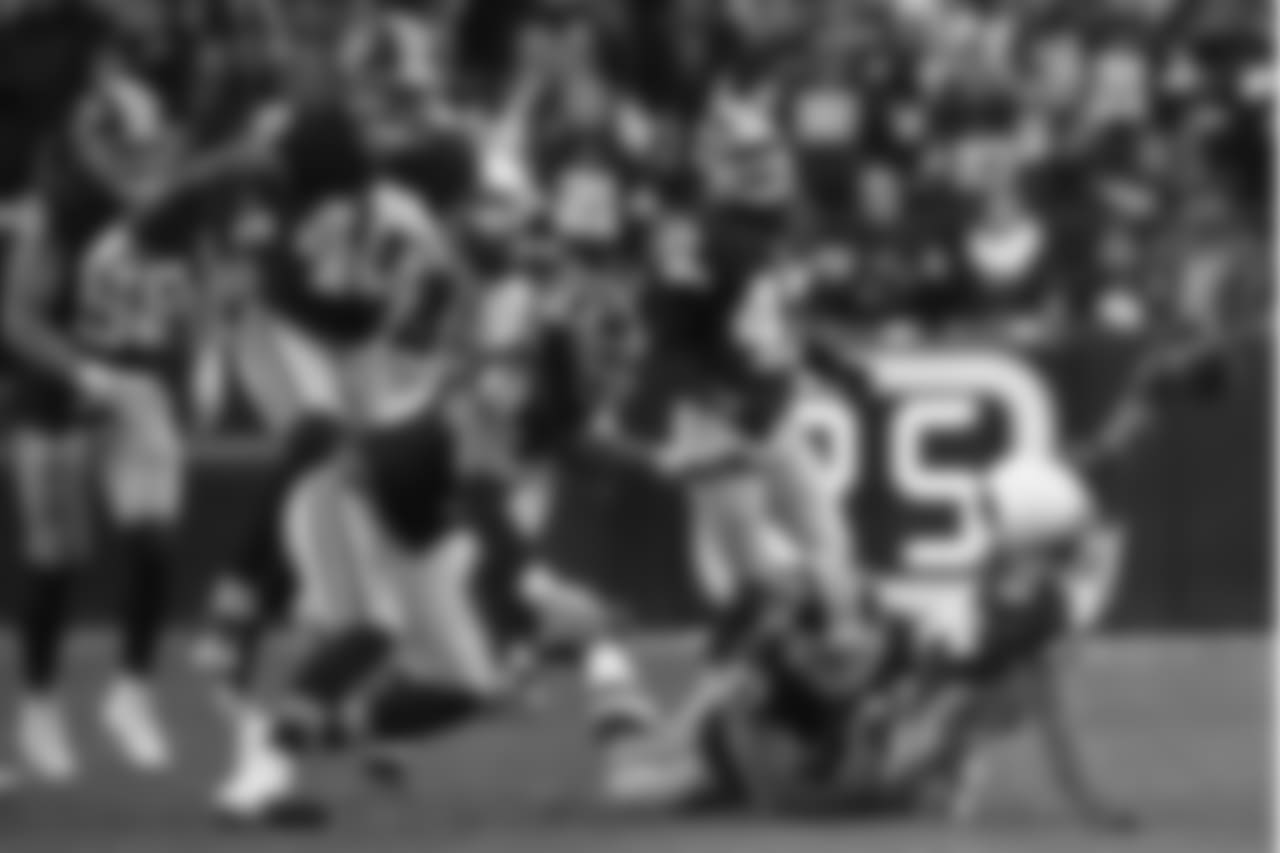 Cardinals WR Brittan Golden stretches for extra yardage