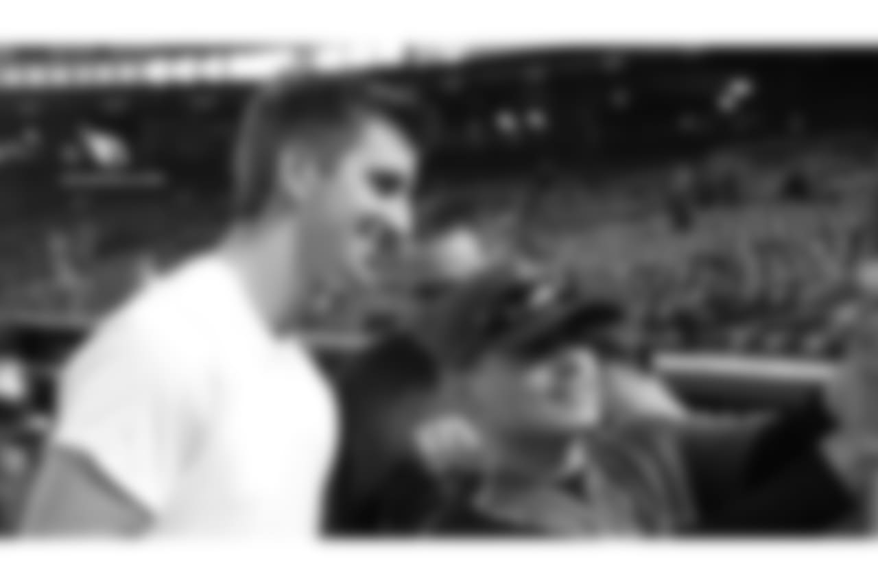QB Josh Rosen takes a selfie with a fan