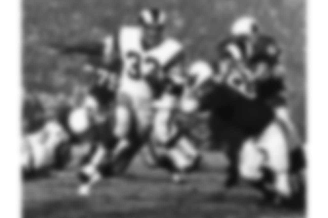 1970: Rams RB Willie Ellis carries the ball