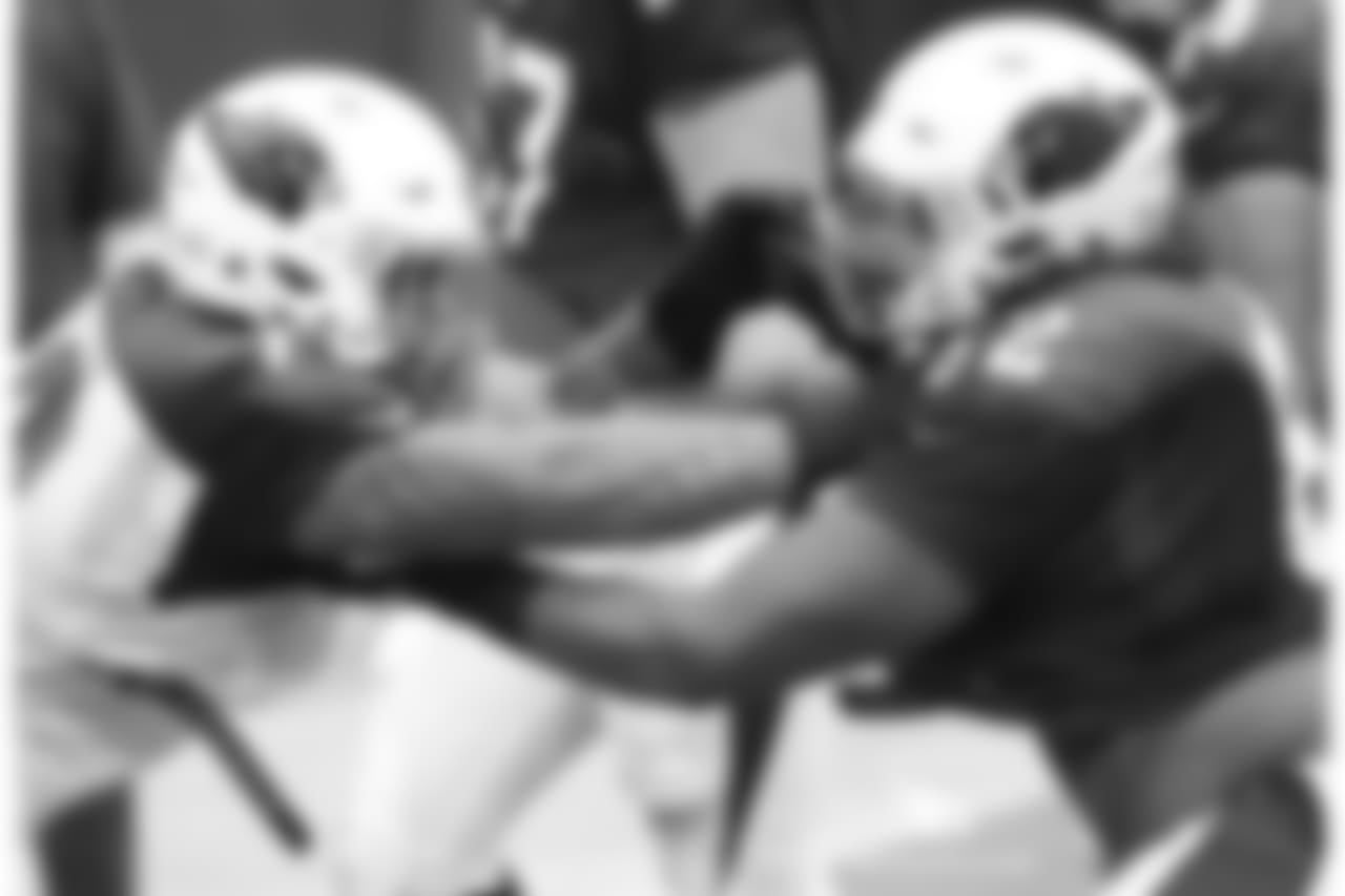 DT David Moala (left) in a pass-rushing drill against C Daniel Munyer