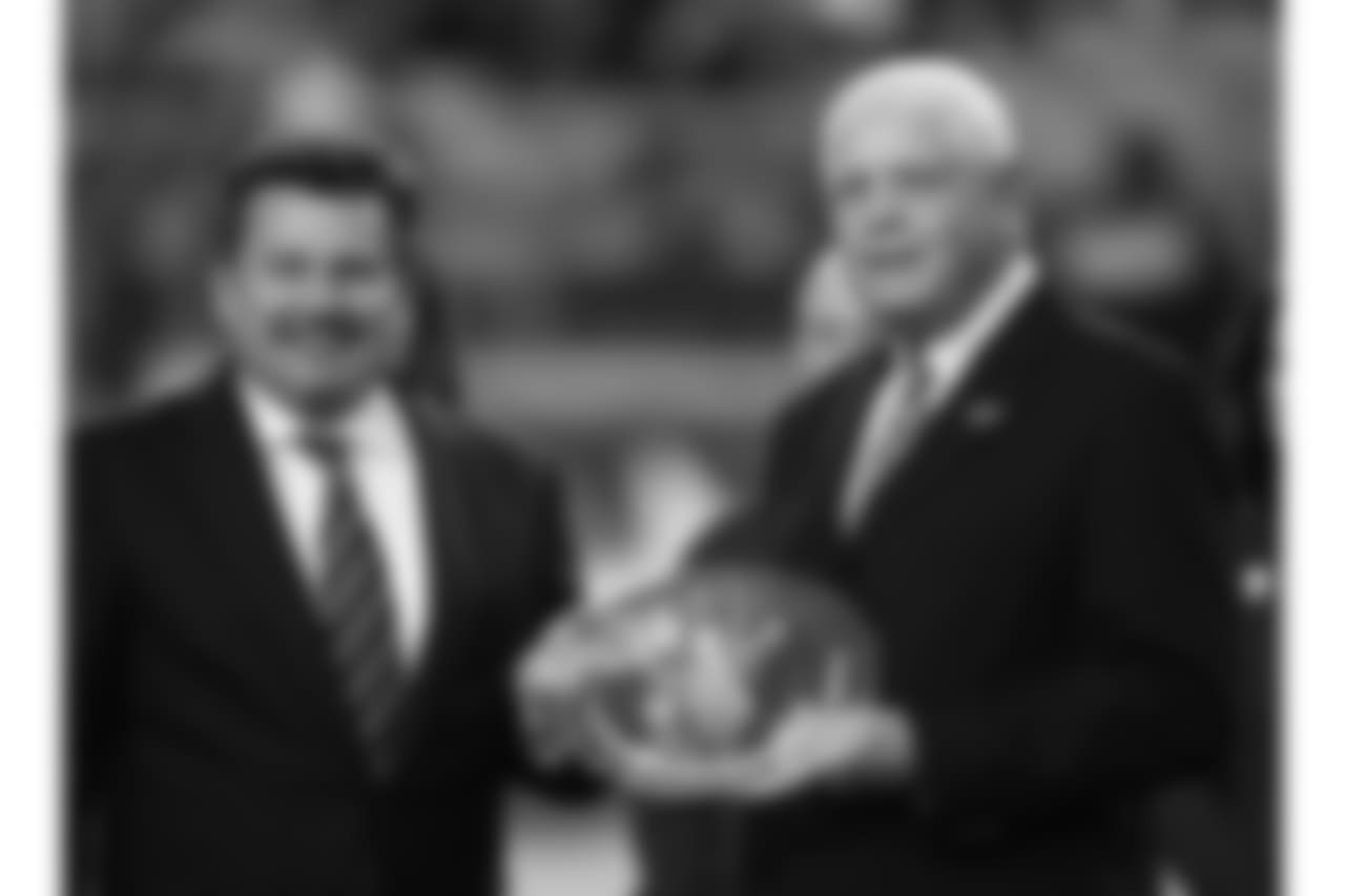 Team president Michael Bidwill (left) and former Cardinals quarterback Jim Hart (right) during the Ring of Honor ceremony at halftime