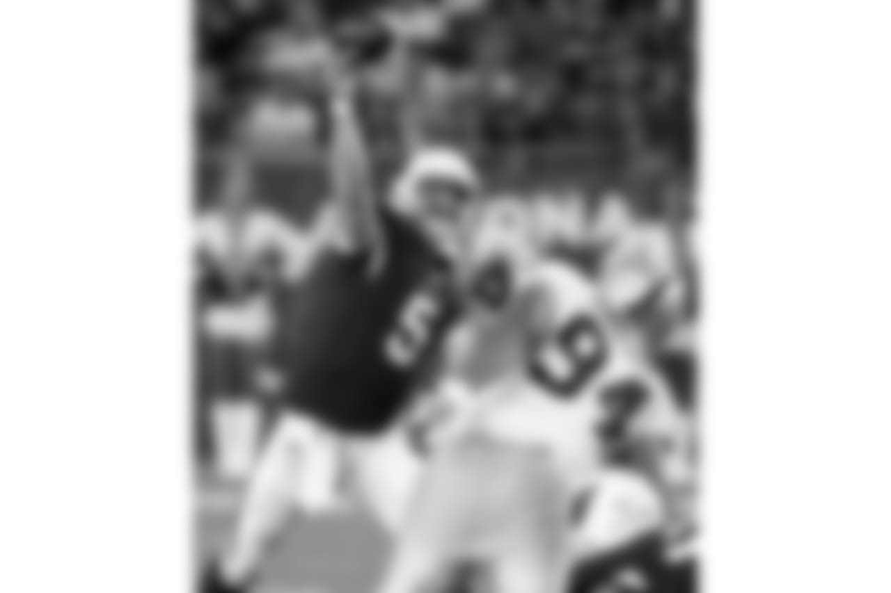 QB Drew Stanton releases the pass