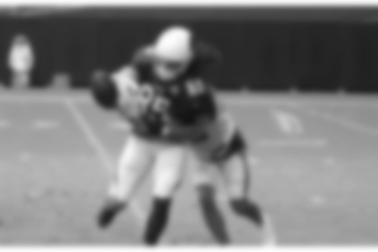 S Tyrann Mathieu breaks up a pass to WR Krishawn Hogan