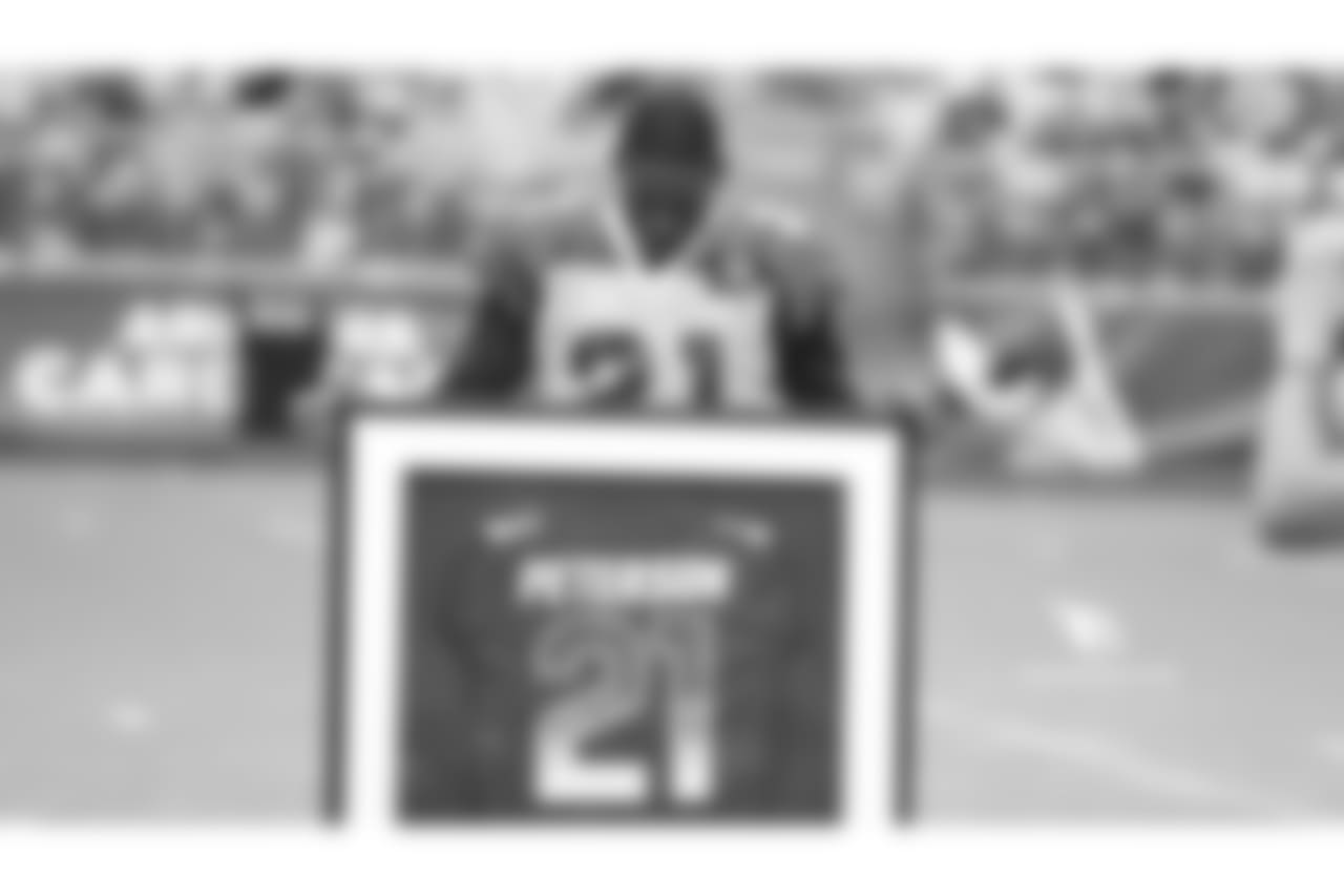 CB Patrick Peterson is presented his Pro Bowl jersey