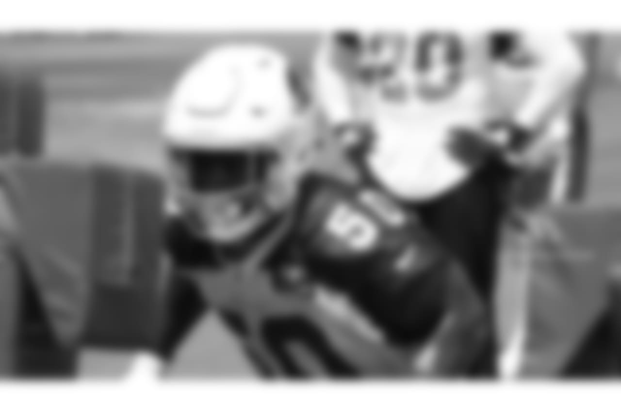 LB Airius Moore