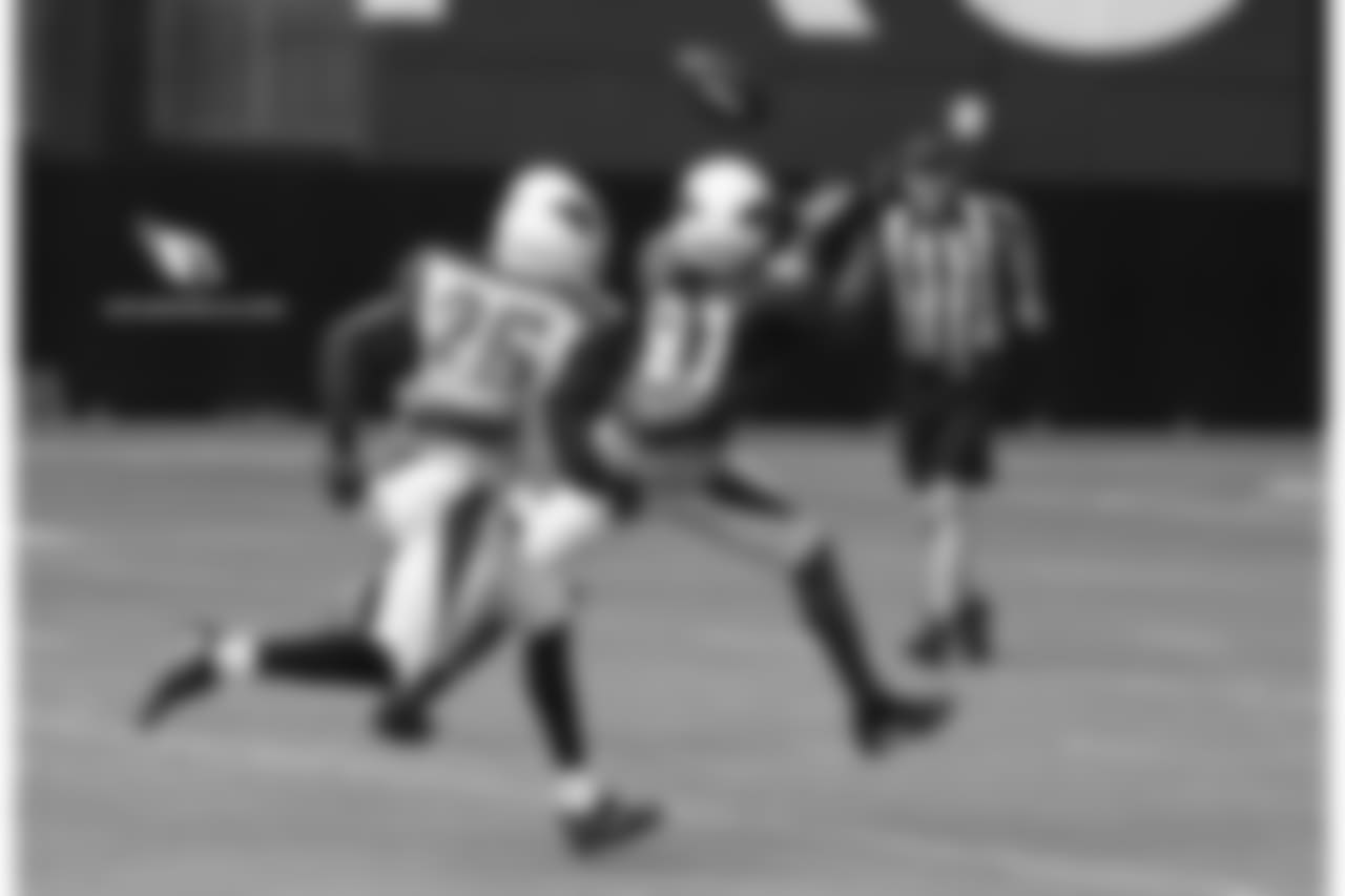 WR Chris Hubert catches a long pass from QB Blaine Gabbert