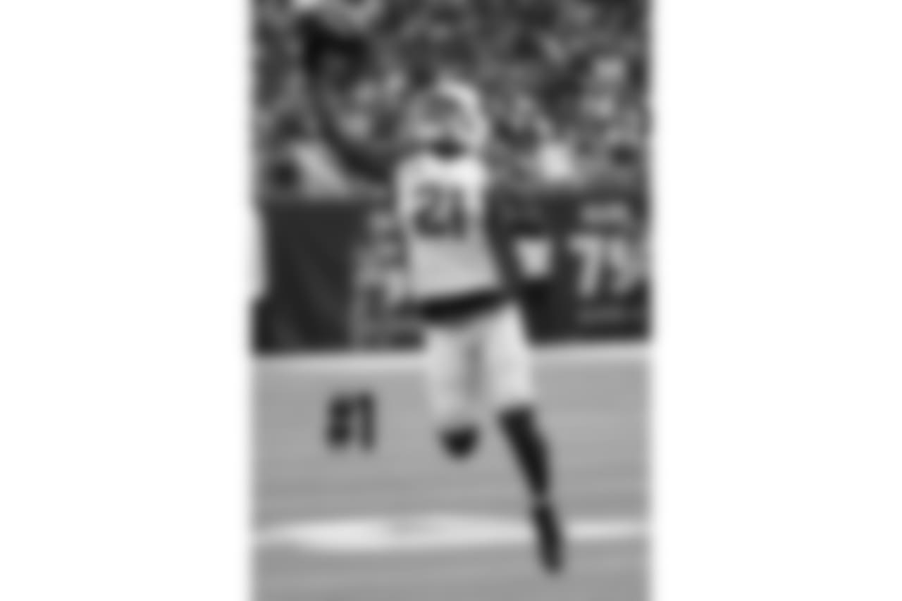 CB Patrick Peterson intercepts a pass