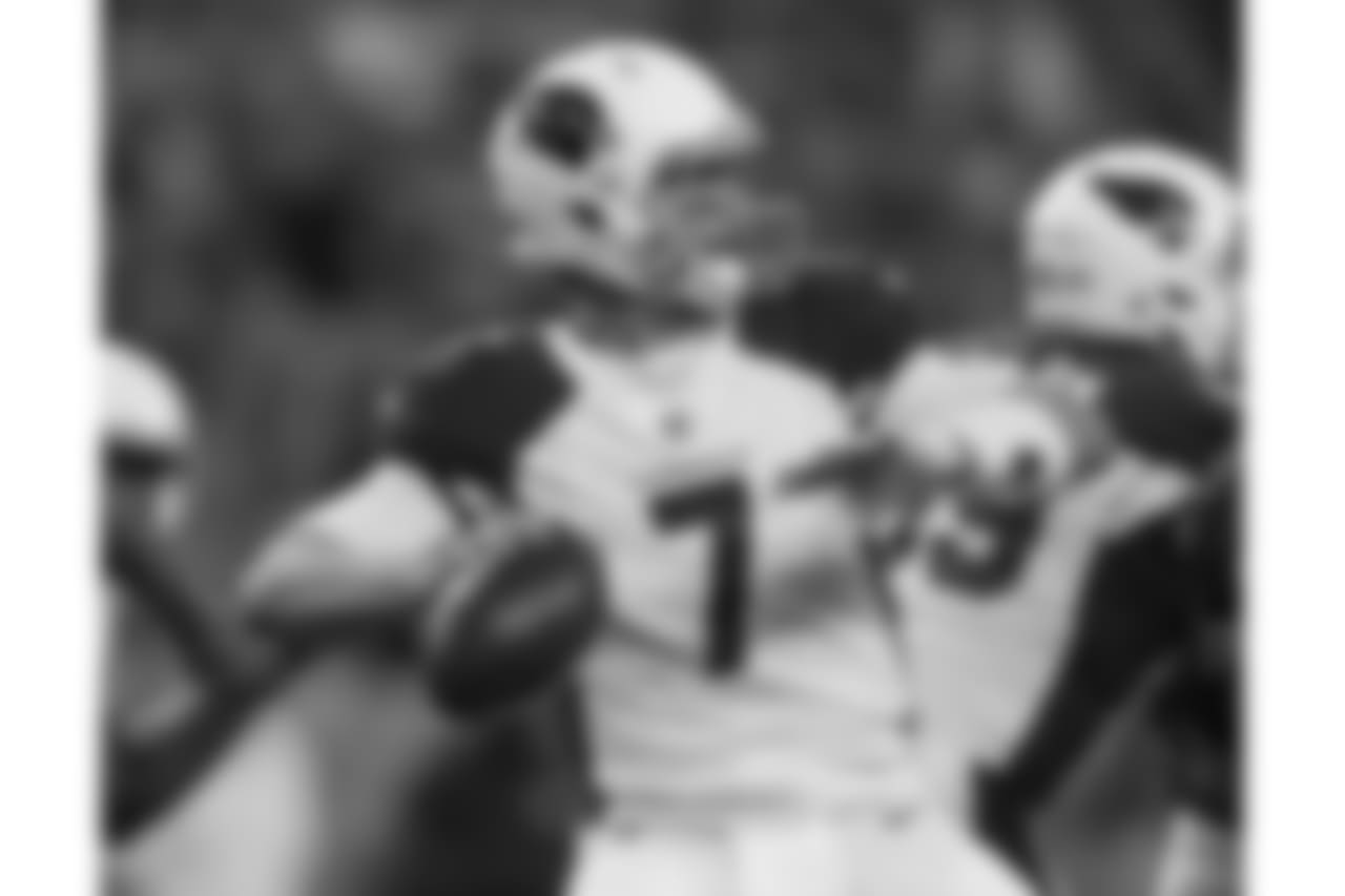 QB Blaine Gabbert strides into the endzone