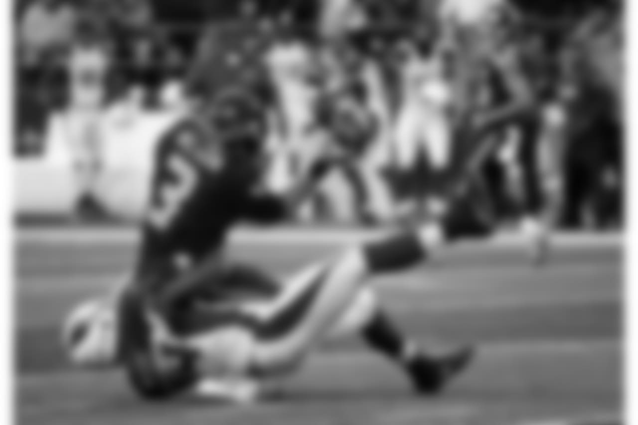 LB Sio Moore brings down Seahawks QB Russell Wilson