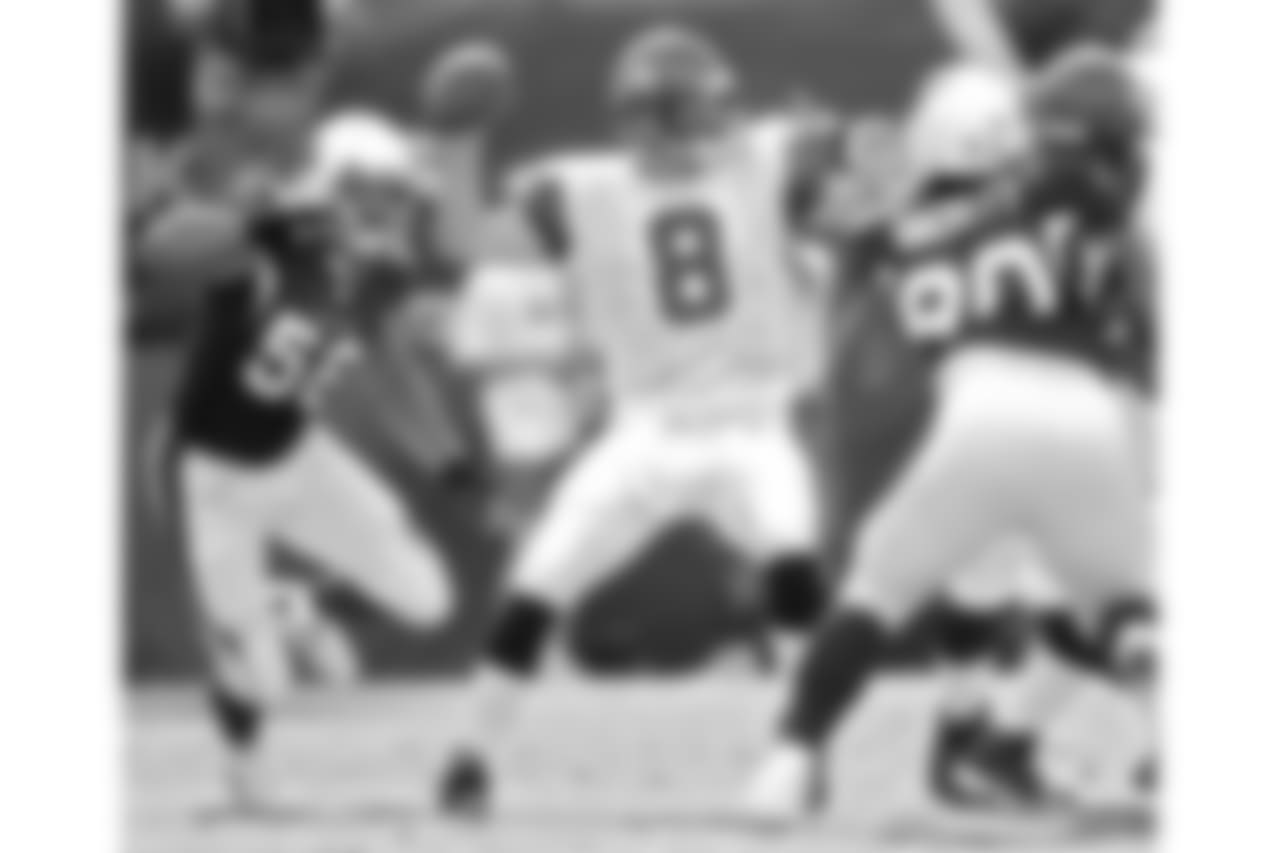 2005: LB Chike Okeafor rushes toward Seahawks QB Matt Hasselbeck