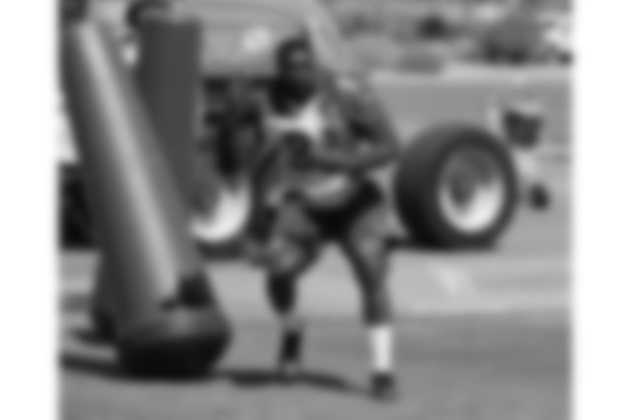 DE Benson Mayowa