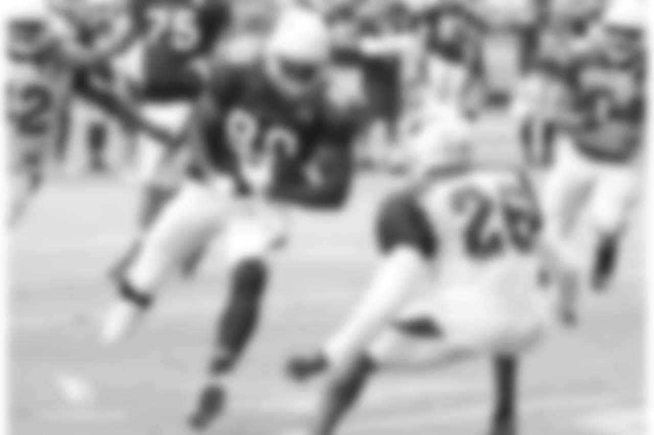 TE Ifeanyi Momah catches a pass