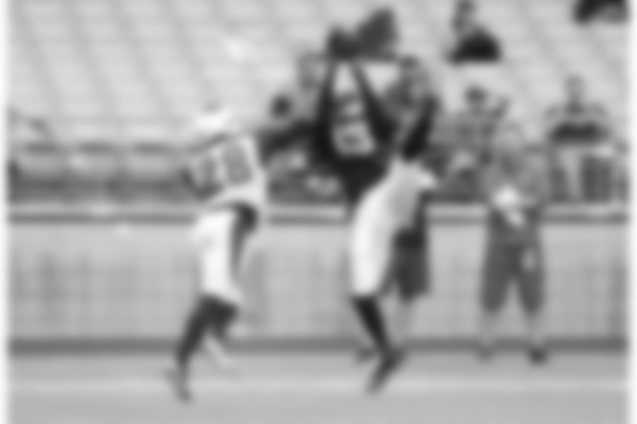 Day 15: WR Jaron Brown catches a touchdown pass