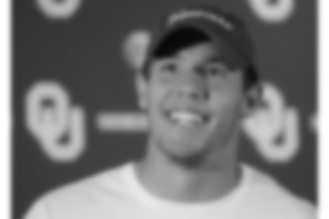 Sam Bradford in college at Oklahoma