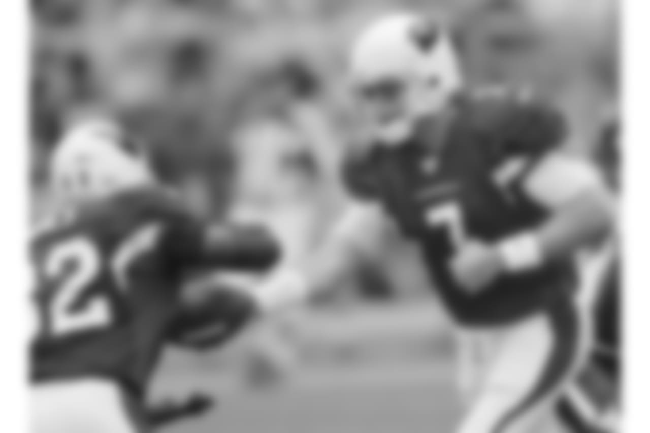 2007 (preseason): QB Matt Leinart hands the ball off to RB Edgerrin James