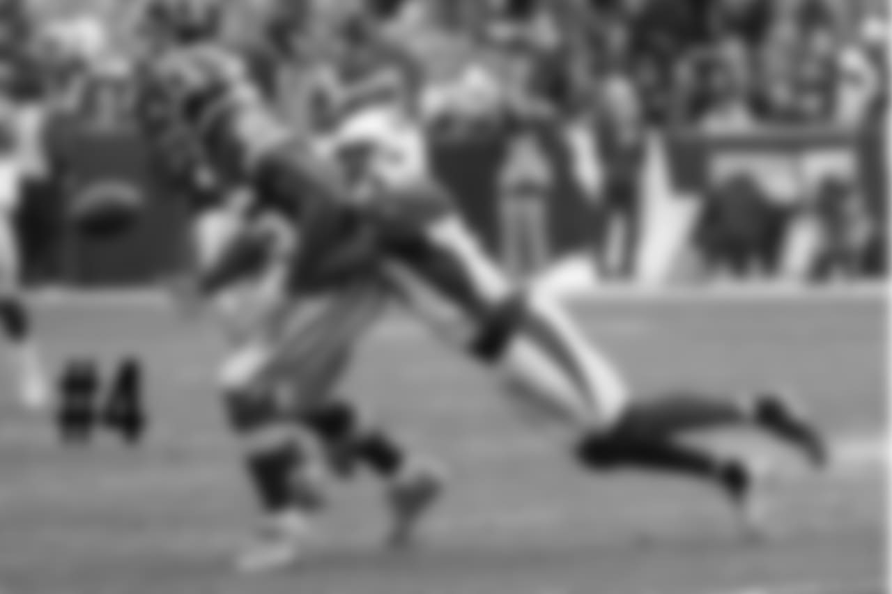 S Antoine Bethea forces a fumble
