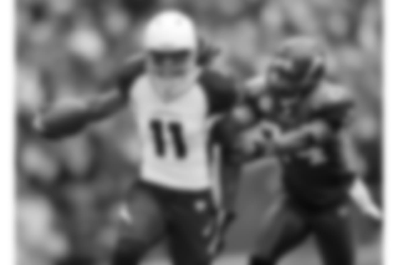 2007: WR Larry Fitzgerald tries to run away from Seattle's Deon Grant