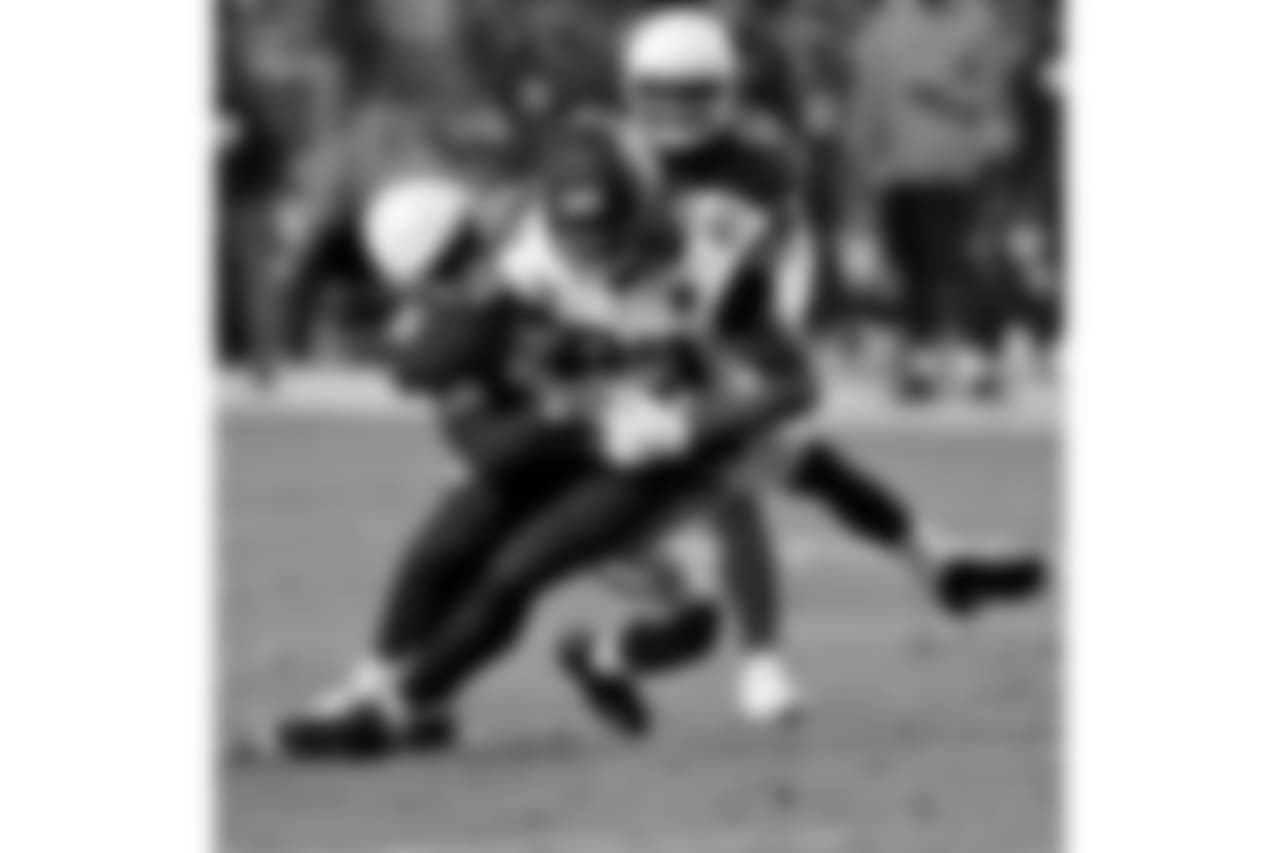 Jaguars TE Marcedes Lewis with the reception