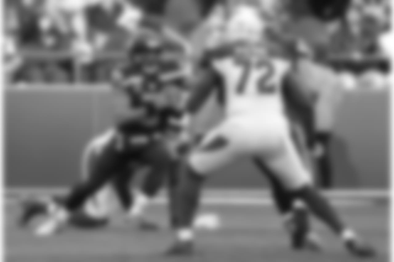 Cardinals DL Olsen Pierre pressures Seahawks QB Russell Wilson