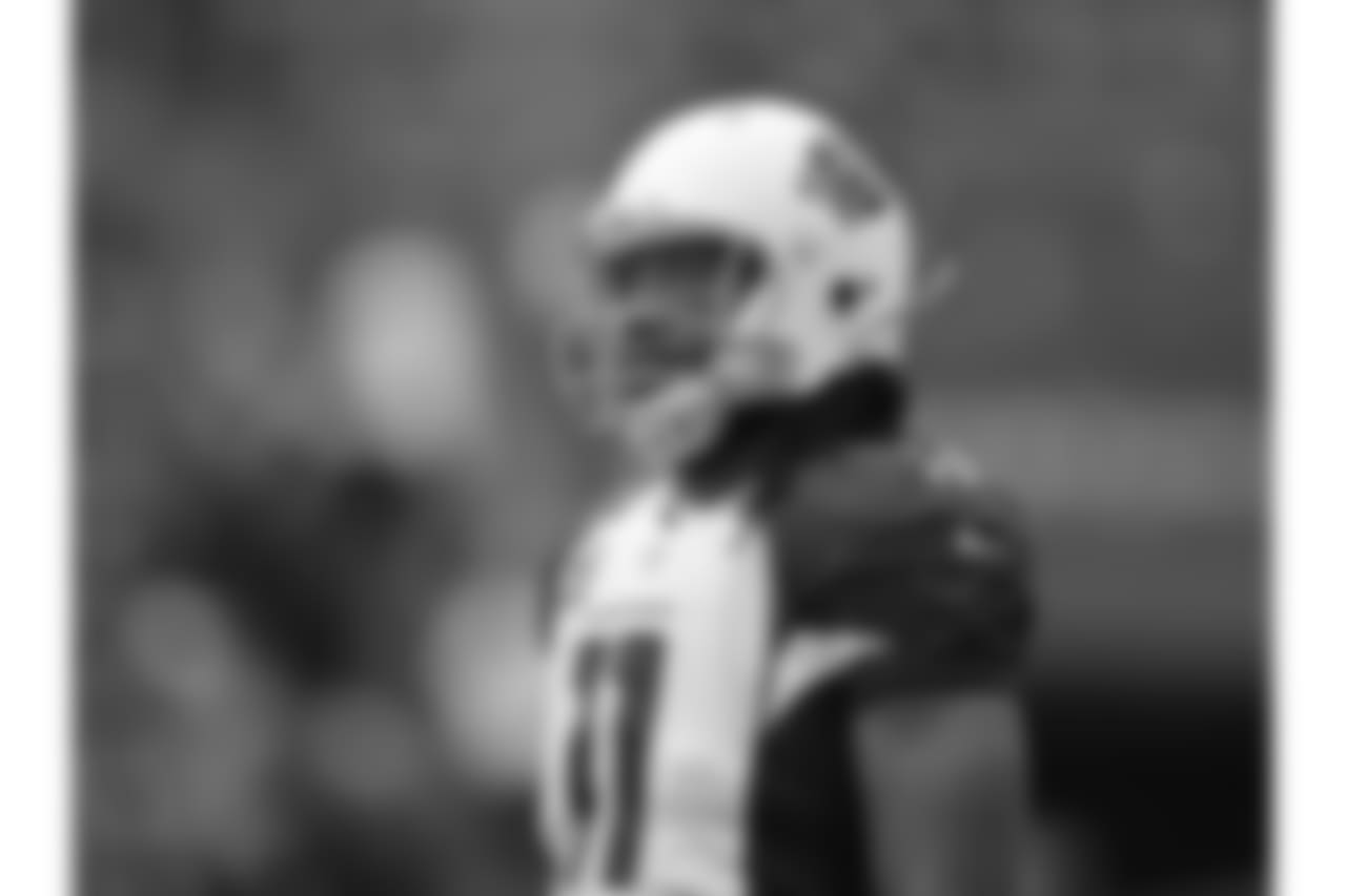 WR Larry Fitzgerald before the game