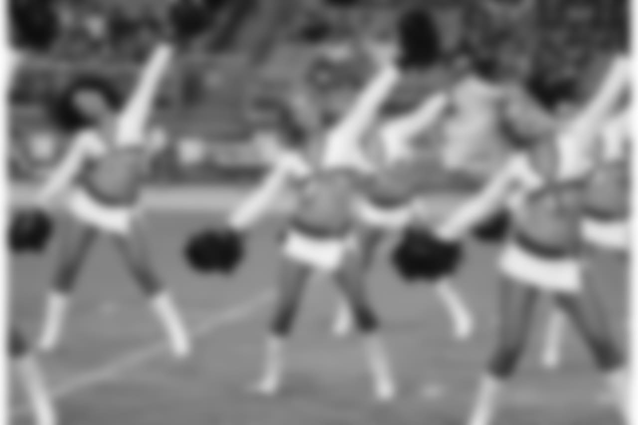 The Arizona Cardinals' cheerleaders compete against the Los Angeles Chargers during the first half of a preseason NFL football game on Saturday, August 11, 2018, in Glendale, Arizona. (AP Photo / Rick Scuteri)