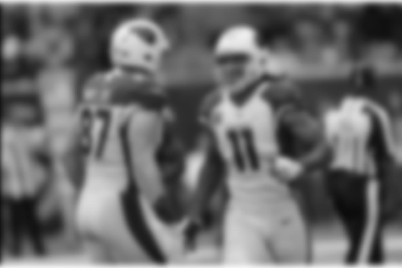 Cardinals TE Troy Niklas (left) congratulates WR Larry Fitzgerald (right) on his touchdown reception