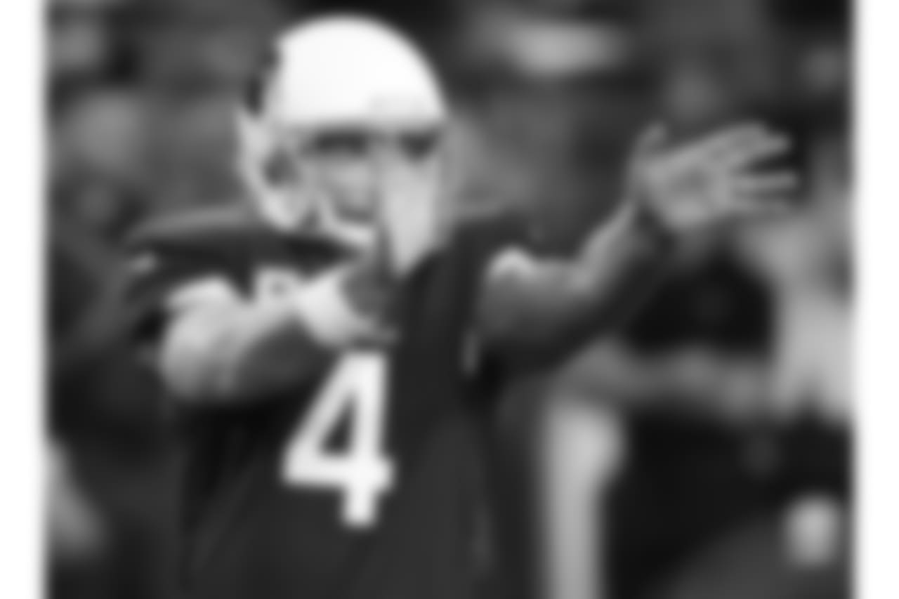 K Phil Dawson instructs his teammates to stay off the field with one second left on the clock